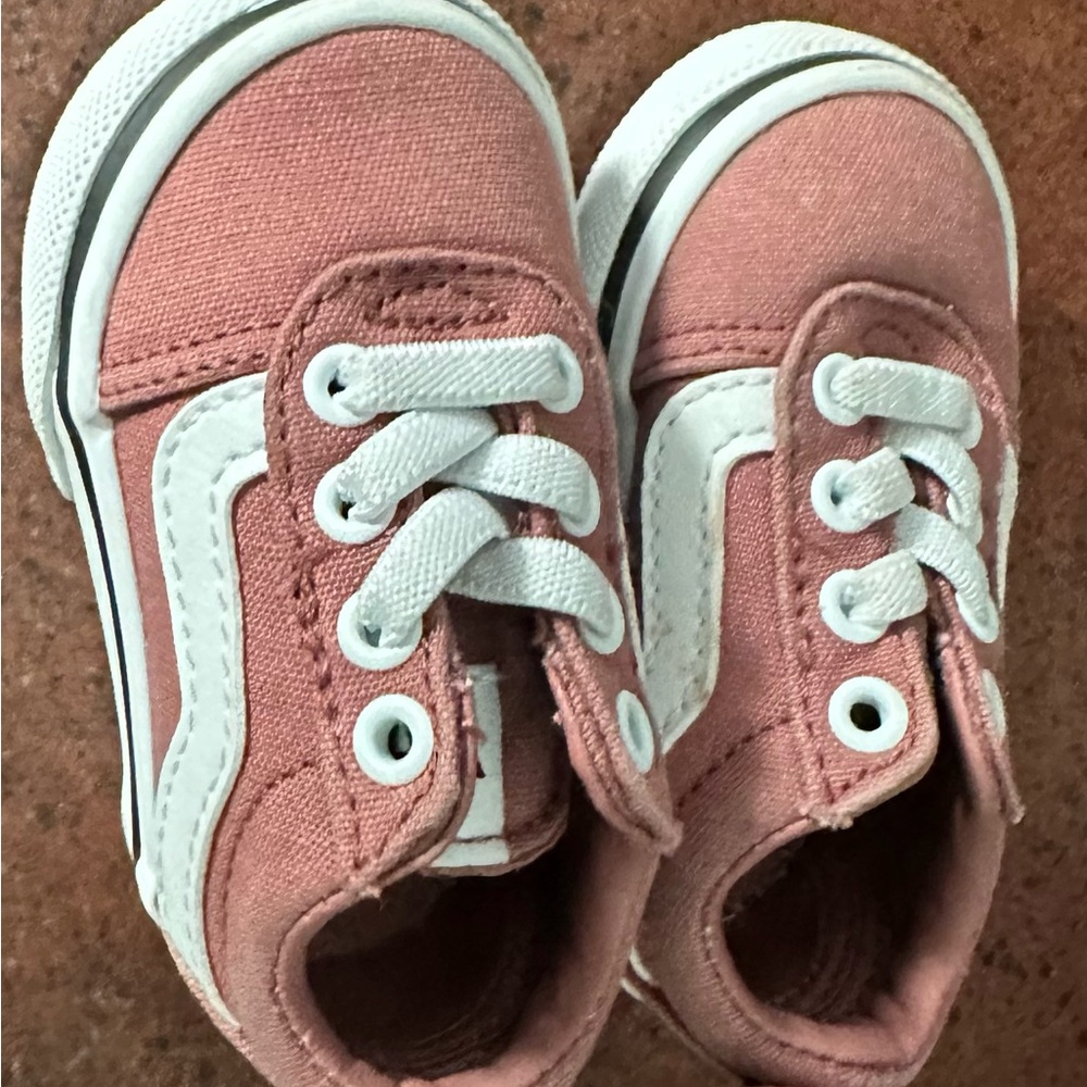 Toddler size 2 pink vans